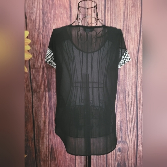 🌺BEBE High-Low Blouse - Picture 2 of 7